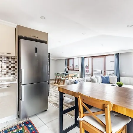 Central And Cozy Flat With Terrace In Sisli Апартаменты