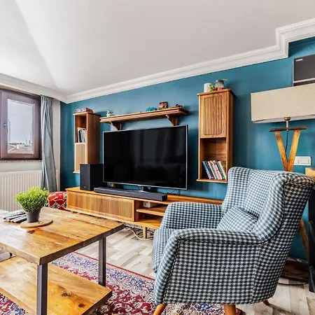 Central And Cozy Flat With Terrace In Sisli Appartement